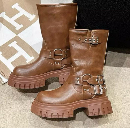 Biker cortas marrones
